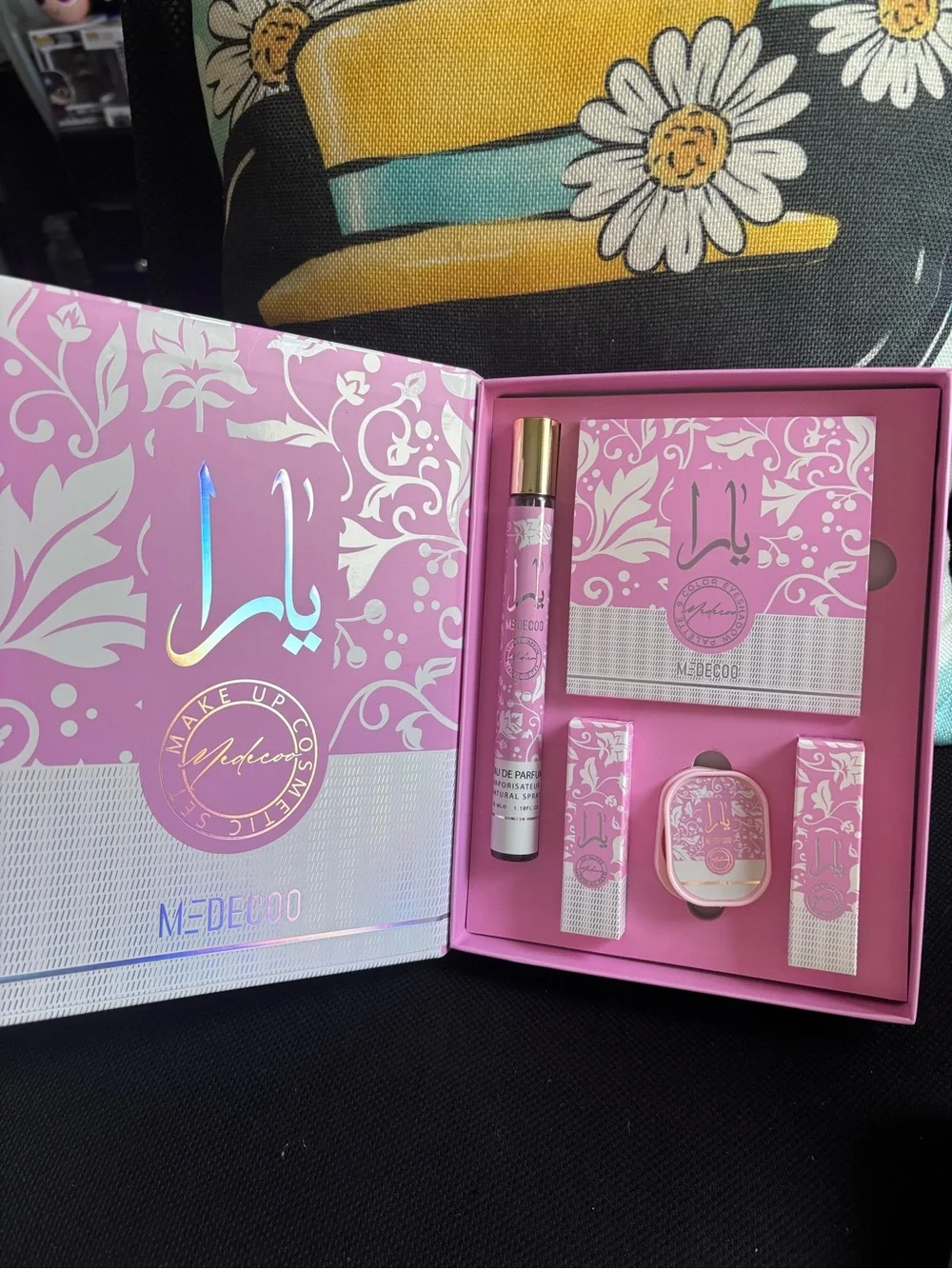 Medecoo Pink Floral Makeup Set Packaging